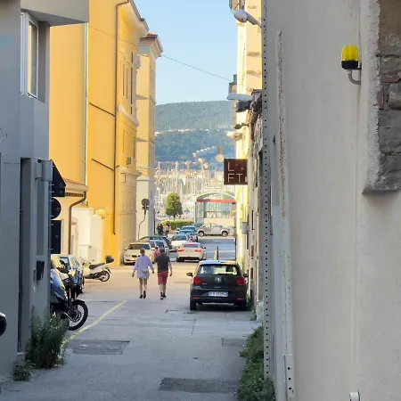 Economo B1 Tirabora Short Rent Apartment Trieste Exterior photo