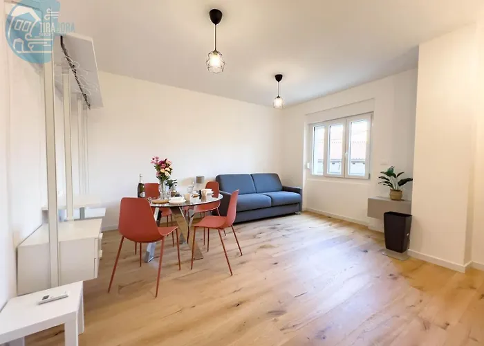 Economo B1 Tirabora Short Rent