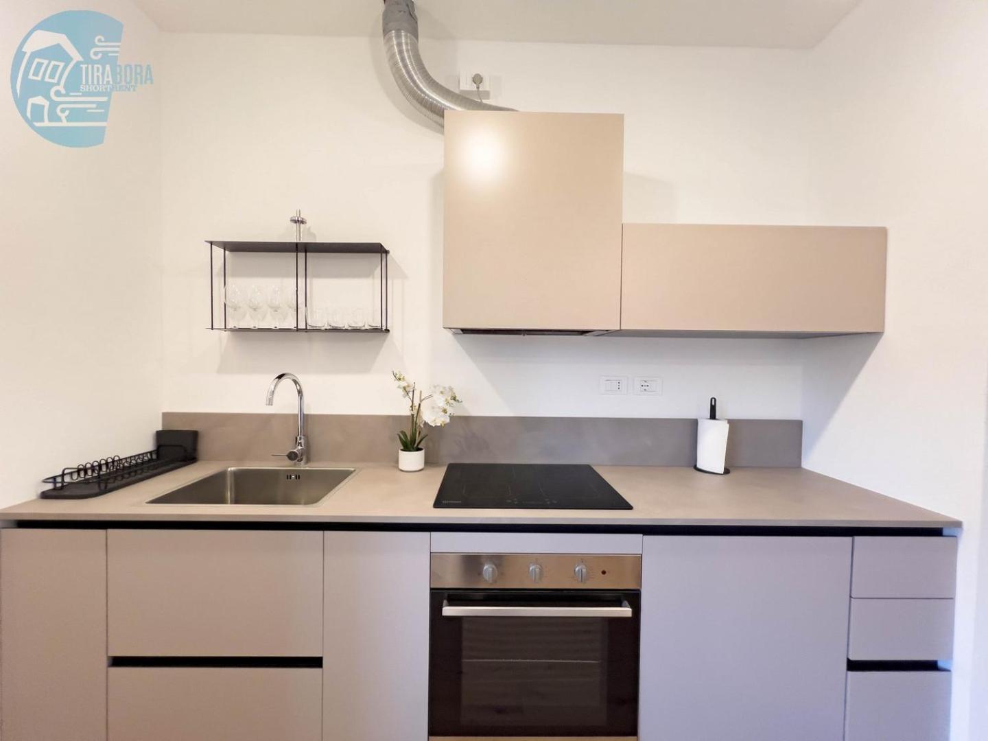 Economo B1 Tirabora Short Rent Trieste
