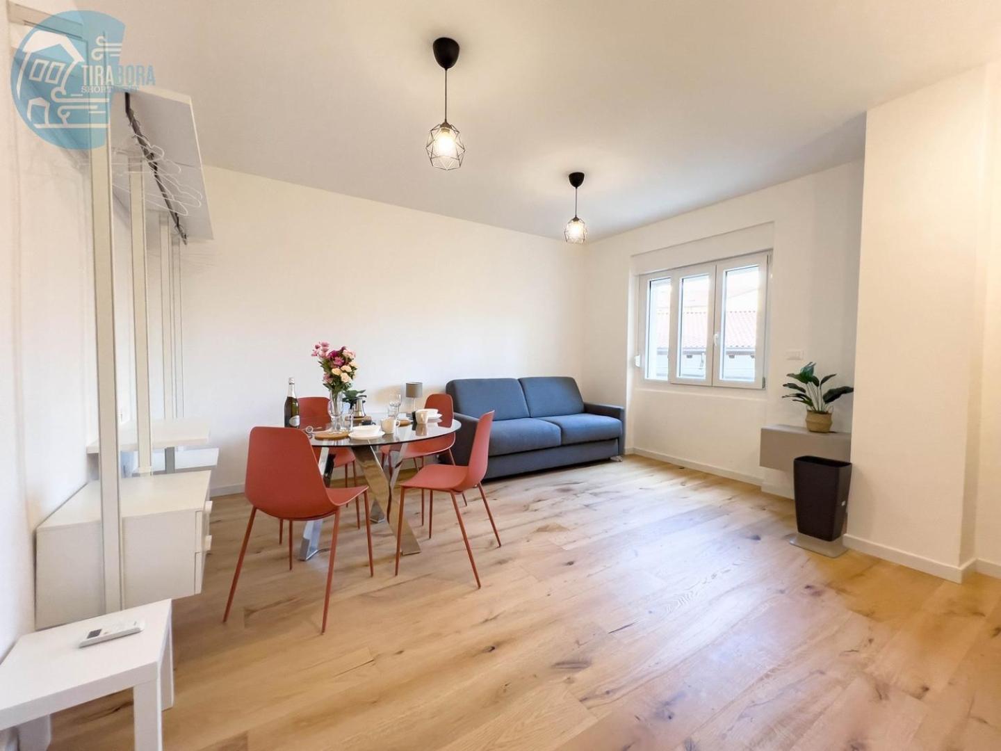 Economo B1 Tirabora Short Rent Trieste