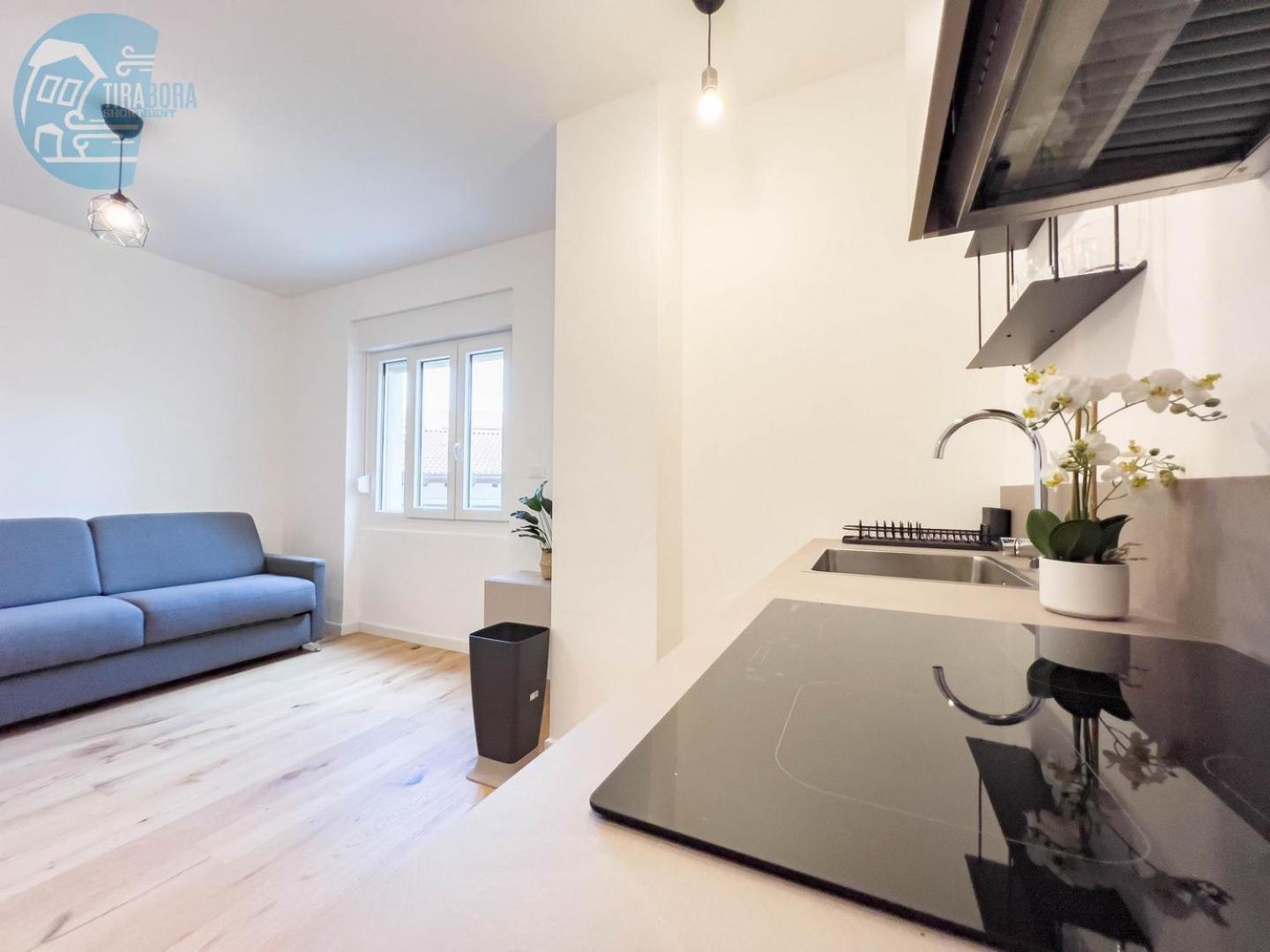 Economo B1 Tirabora Short Rent Trieste