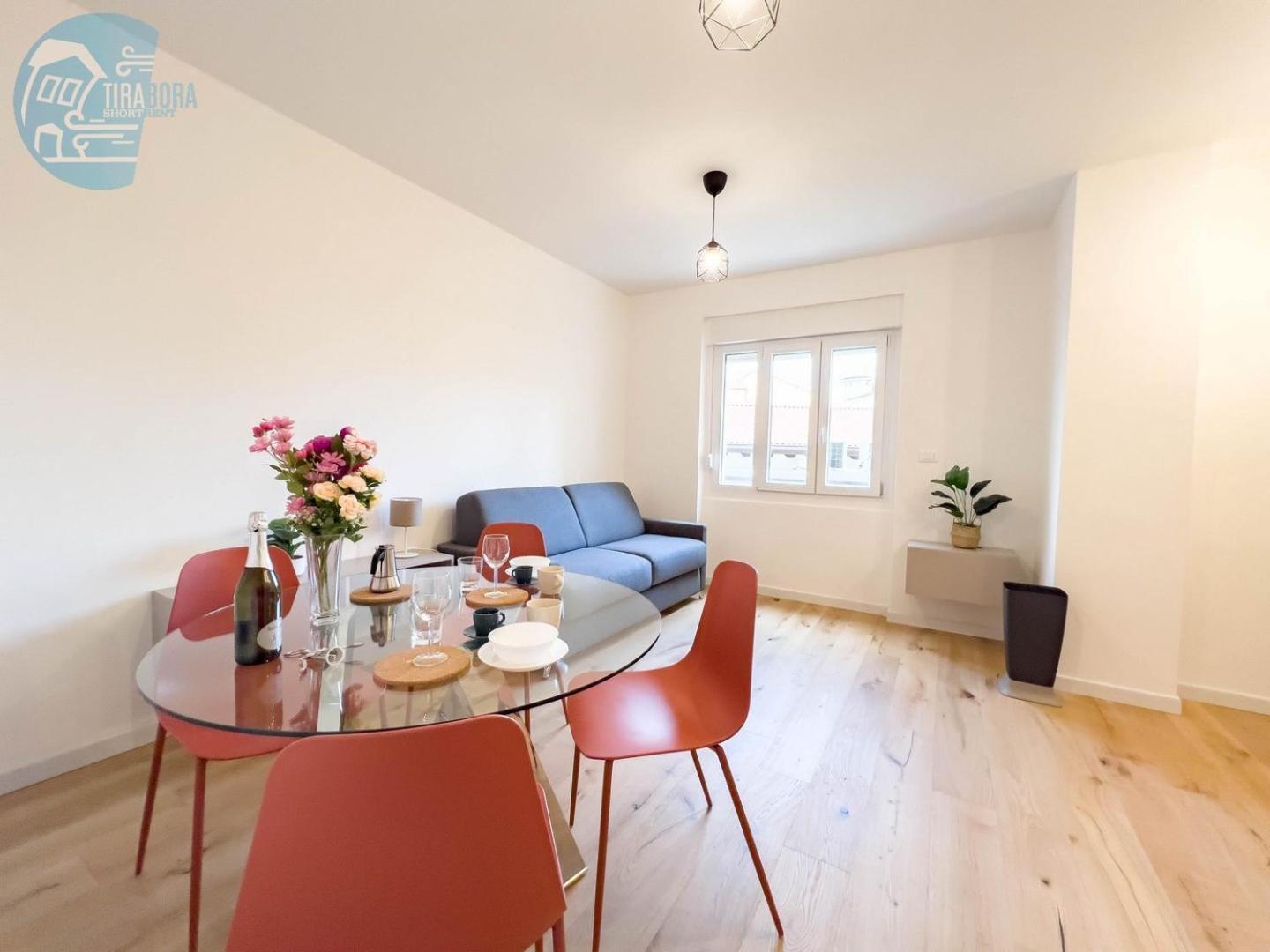 Economo B1 Tirabora Short Rent