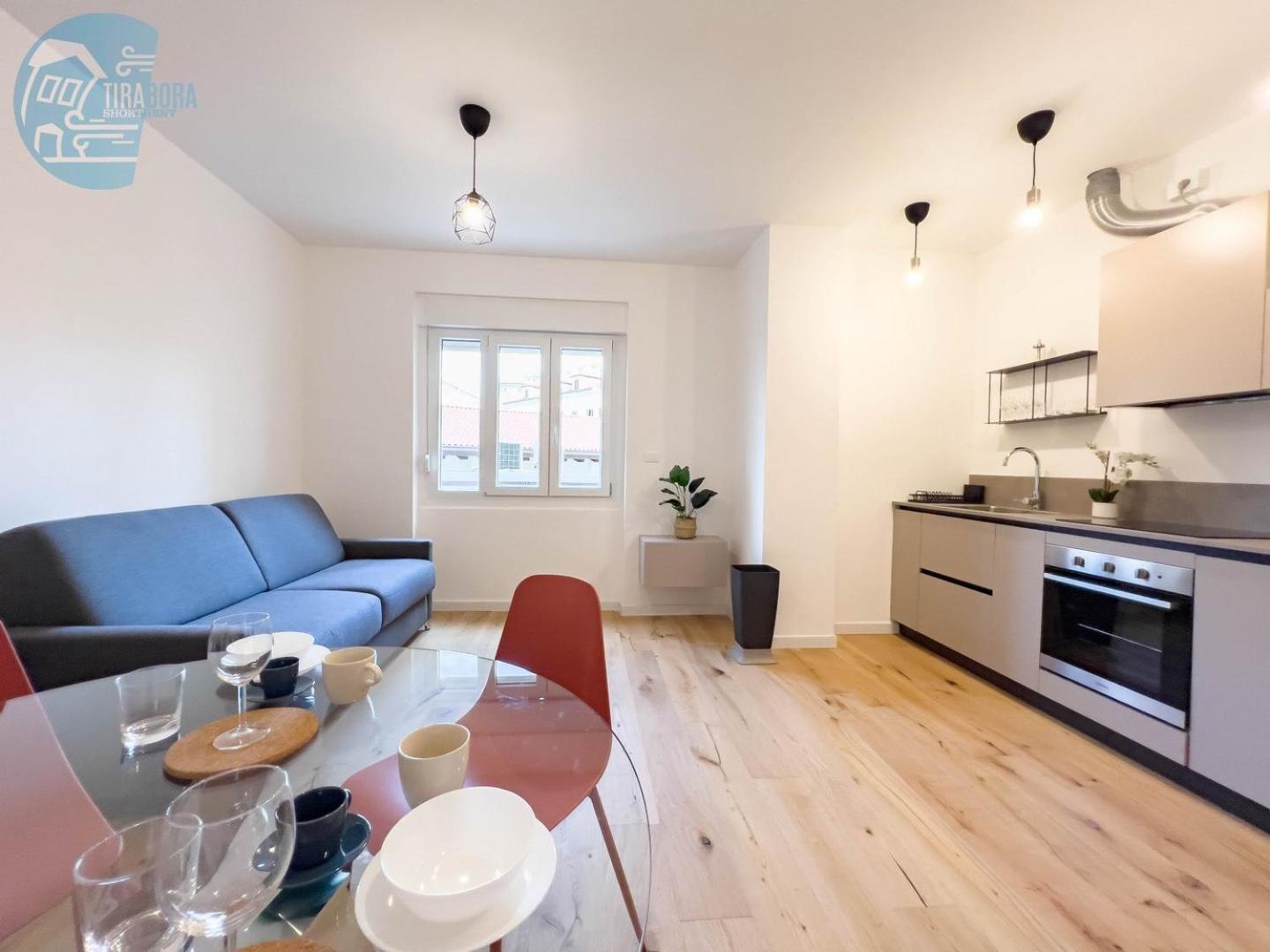 Economo B1 Tirabora Short Rent * Trieste