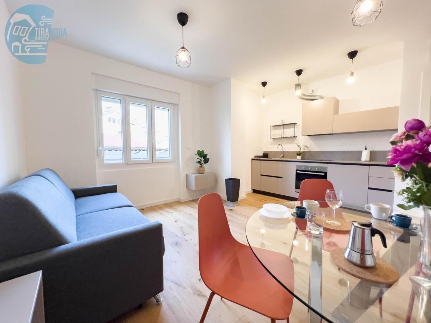 Economo B1 Tirabora Short Rent * Trieste